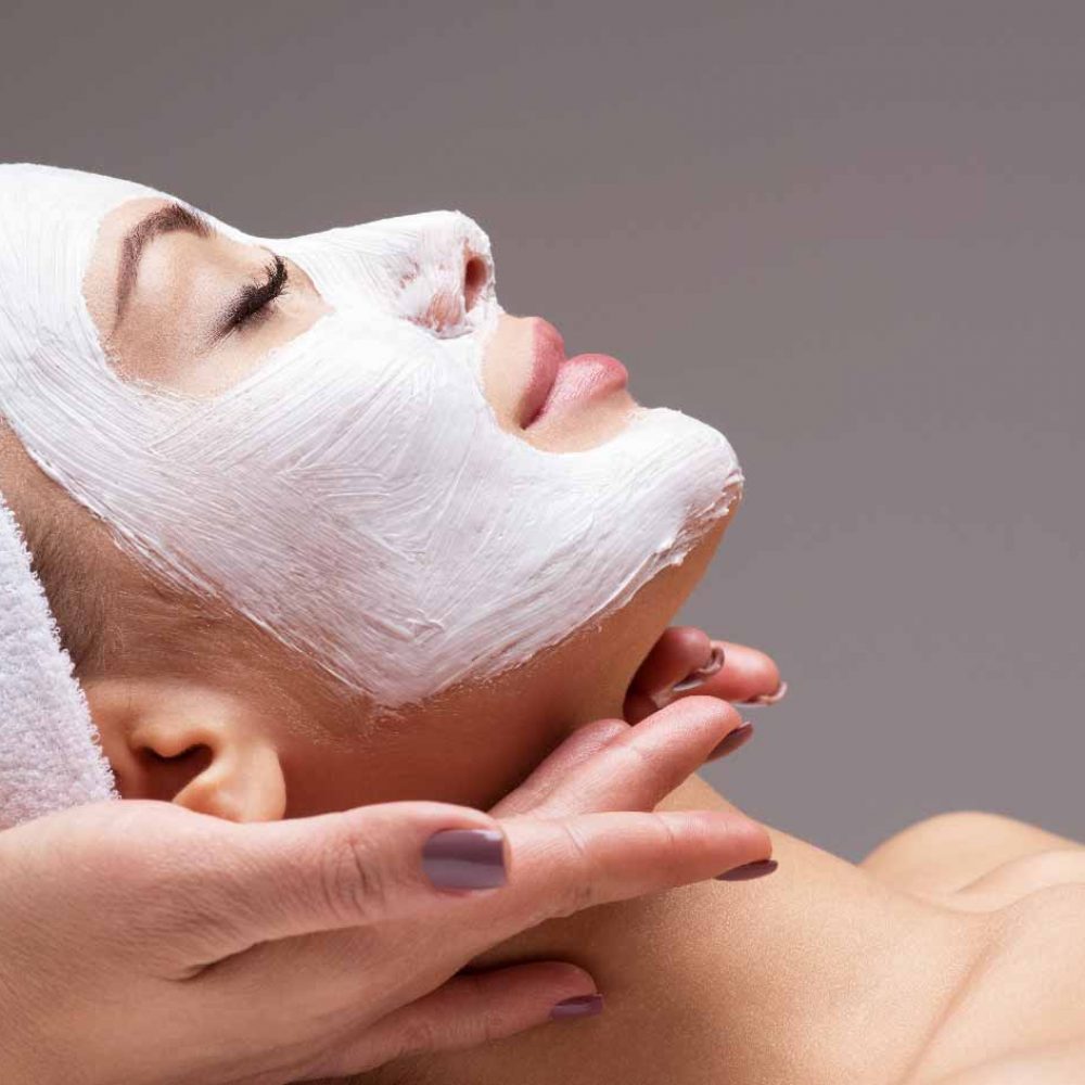 spa-massage-for-woman-with-facial-mask-on-face-JYQT67W.jpg